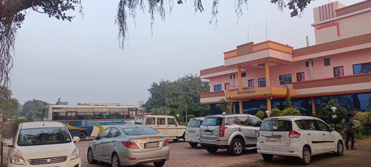 Hotel Nisarg Lodging And Restaurant Aurangabad  Exterior photo